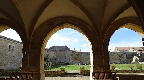 Abbaye de Charroux photo