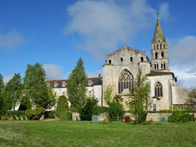 Abbaye Saint Etienne de Bassac photo