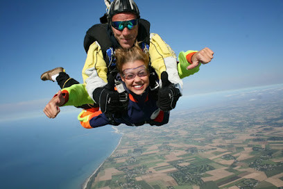 Abeille Parachutisme: Baptême/saut/chute libre parachute/Le Havre/Normandie. photo