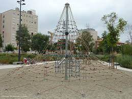 Aire de Jeux Citadelle Centre Pyramide et Pendule photo