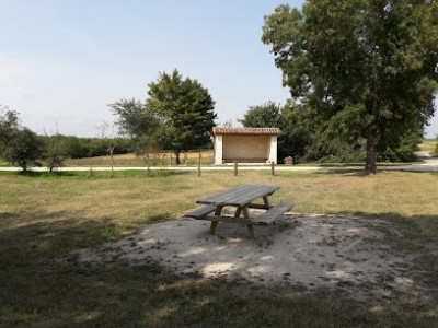 Aire De Pique-nique Gare De Douzat photo