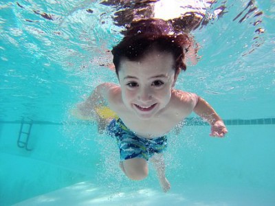 Allez à la piscine Canetons photo