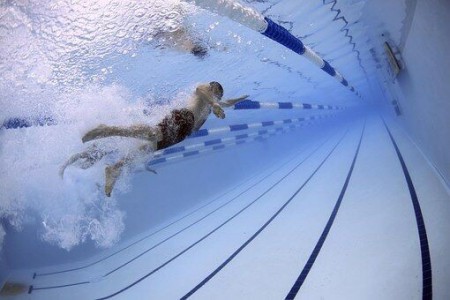 Allez à la piscine Forme d'O photo