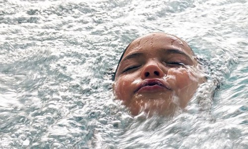 Allez à la piscine Pommiers photo