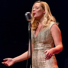 Anna Stevens - Sing Swing photo