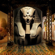 Atelier des Lumières - Expositions Immersives : L’Egypte des Pharaons / Les Orie photo