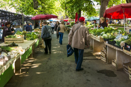 Aujourd’hui Vendredi , c’est jour de marché sur Cernay. photo