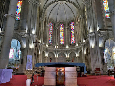 Basilique Saint Louis-Marie Grignion de Montfort photo