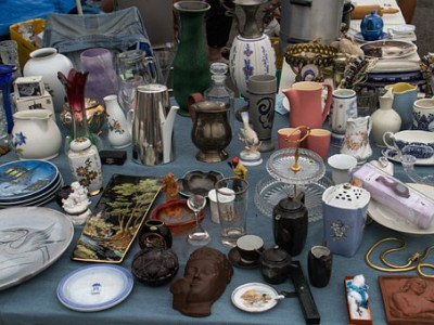 Braderie de puériculture vêtements et jouets photo