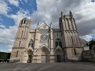 Cathédrale Saint-Pierre de Poitiers photo