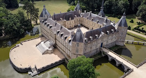 Château de Sully en Bourgogne photo