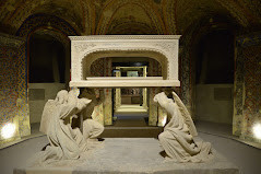 Crypte de la Basilique Notre-Dame photo