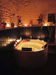 Deux Sèvres - Niort appartement chambre jacuzzi sauna romantique - La Romance photo