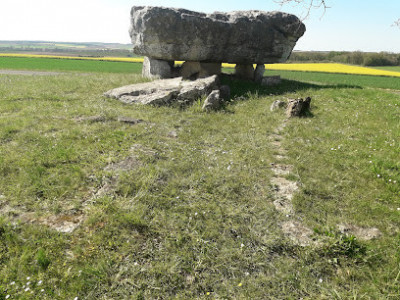 Dolmen de la pierre. Dolmen christianisé photo