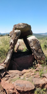 Dolmen des Isserts photo