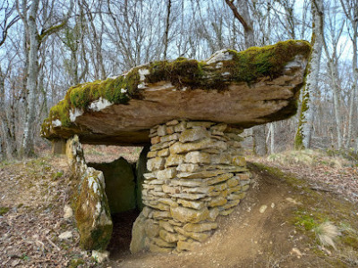 dolmen du Bois-de-Monfarbeau photo
