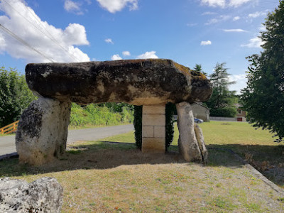 Dolmen Peyrlevade photo