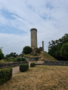 Donjon du Château de Piégut photo