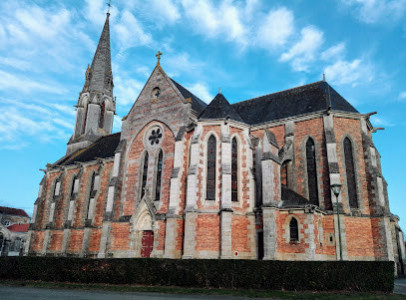 Église catholique Notre-Dame d'Ouve-Wirquin et son Cimetière photo