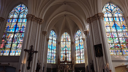 Église catholique Saint-Pierre à Bouvines et son Cimetière photo