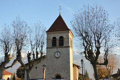 Eglise de Saint-Ismier / portail inscrit aux monuments historiques photo