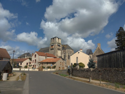 Église Saint-Martin de Joué photo