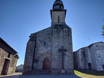 Eglise Saint-Pierre-ès-Liens (Fortified Church) photo