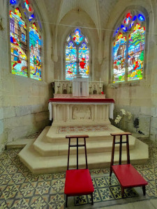 Église Saint-Quentin de Poses. photo