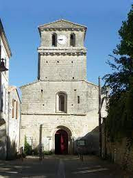 Eglise Sainte Pezenne. photo