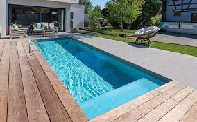 Envie de prendre un bain ? la Piscine à Laudun-l'Ardoise photo