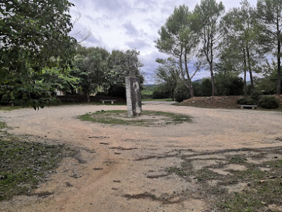 Esplanade de Viols-en-Laval photo