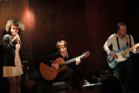 Fabien Lafiandra Trio : guitare avec Céanie Aouba (chant) et Pascal Brand (basse photo