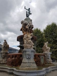 Fontaine des quatre vallées photo