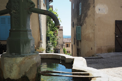 Fontaine du Village photo