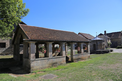 Grande fontaine de Frasne-le-Château photo