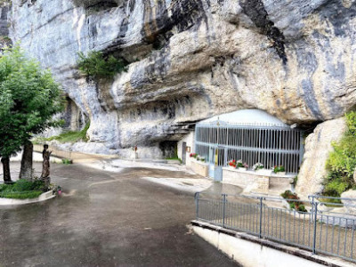 Grotte Chapelle Notre-Dame De Remonot photo