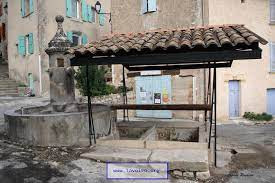 Lavoir et fontaine de la Rochegiron photo