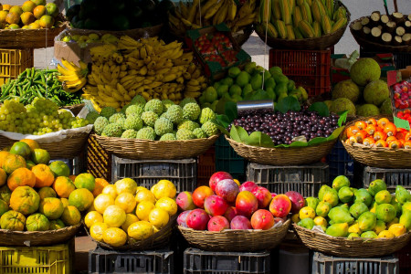 Le marché de fruits et légumes à Place du Comte Haymon photo
