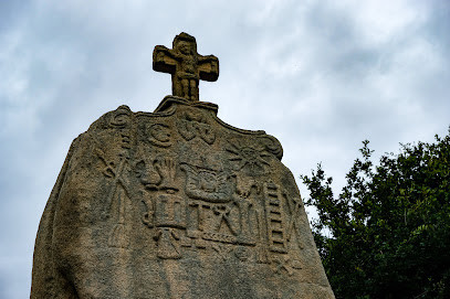 Le menhir de saint Uzec photo