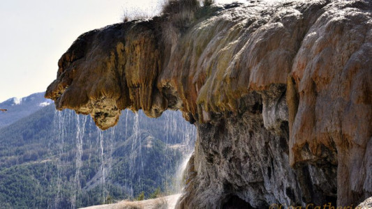 Le monstre de la fontaine Pétrifiante de Réotier photo