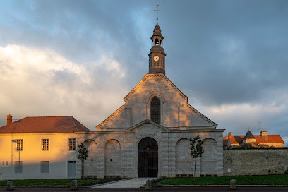 L'église Saint-Pierre des Génovéfains photo
