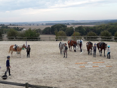 Les Cavaliers De La Foret photo