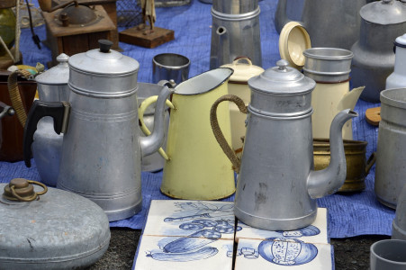 Marche aux puces et a la brocante de paulhan. à Paulhan photo