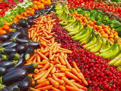 Marché fruits et légumes hebdomadaire photo