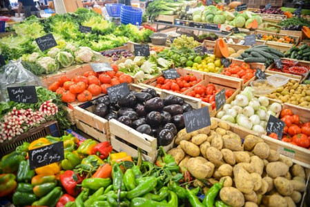 Marché Hebdomadaire - Esplanade de la Madeleine photo