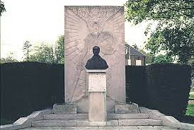 Monument au Maréchal Foch photo