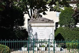 Monument Aux Morts photo