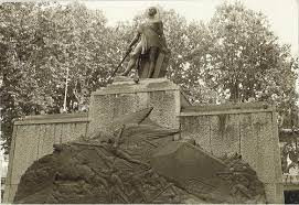 Monument Aux Morts photo