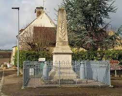 Monument Aux Morts photo