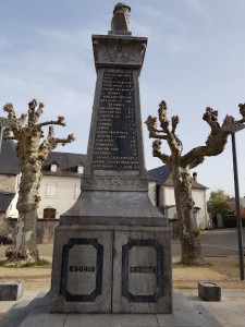 Monument aux Morts à Ogeu-les-Bains photo